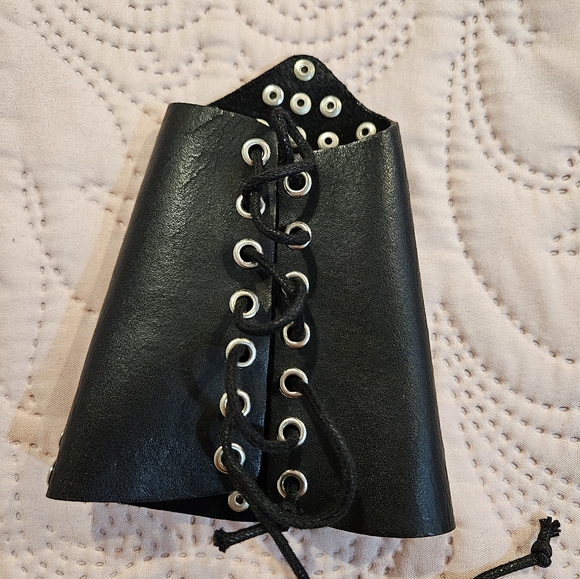 Real leather medieval cuff - Picture 2 of 2